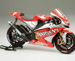 1:12 Yamaha YZR-M1 '04 No.7/No.33