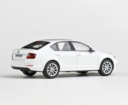 1:43 Škoda Octavia III (2012) – biela Candy