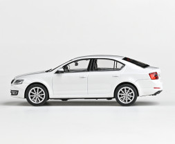 1:43 Škoda Octavia III (2012) – biela Candy