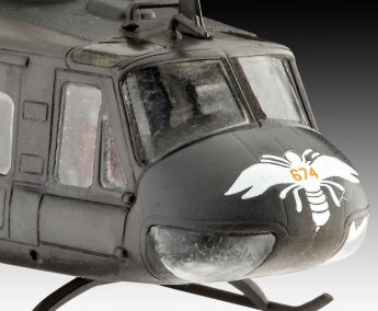 1:100 Bell UH-1H Gunship