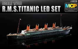 1:700 Titanic s LED osvetlením