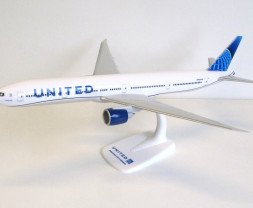 1:200 Boeing 777-300(ER), United Airlines, 2019s Colors (Snap-Fit)
