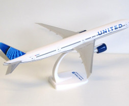 1:200 Boeing 777-300(ER), United Airlines, 2019s Colors (Snap-Fit)