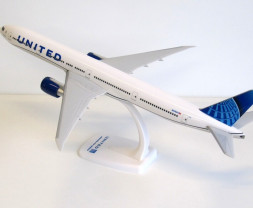 1:200 Boeing 777-300(ER), United Airlines, 2019s Colors (Snap-Fit)