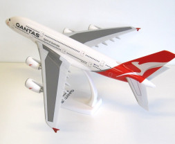 1:200 Airbus A380-842, Qantas Airways, 2008s Colors (Snap-Fit)