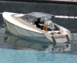 :25 Mantua Model Galaxy 53ft luxusná jachta (stavebnica)