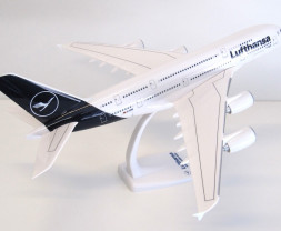 1:200 Airbus A380-841 Lufthansa ″2018s″ colors. Named ″München″ (Snap-Fit)