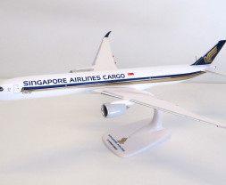 1:200 Airbus A350F Singapore Airlines Cargo (Snap-Fit)