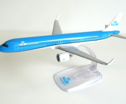 1:200 Airbus A321-252NX KLM Royal Dutch Airlines ″2018s″ Colors, Named ″Koninginnepage / Swallowtail″ (Snap-Fit)