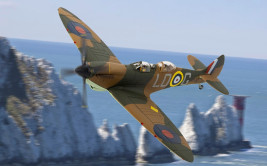 1:72 Supermarine Spitfire T9 - SM520 - Spitfires.com - Goodwood Aerodrome