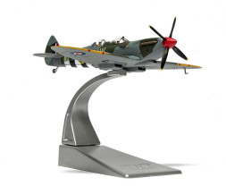 1:72 Supermarine Spitfire T9 - PV202 - Aerial Collective - Duxford Airfield