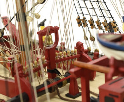 1:65 HMS Endeavour