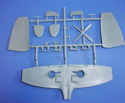 1:72 Supermarine Spitfire Tr.9 „Military Services“