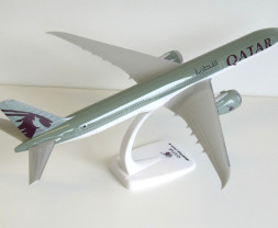 1:200 Boeing B777-9X Qatar Airways ″2010s″ Colors (Snap-Fit)