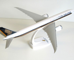 1:200 Boeing B777-9X Singapore Airlines ″2000s Colors″ (Snap-Fit)