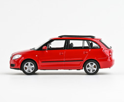1:43 Škoda Fabia II Combi (2007) – červená Corrida