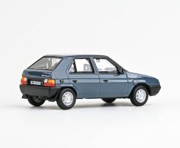 1:43 Škoda Favorit 136L (1988) – šedomodrá tmavá
