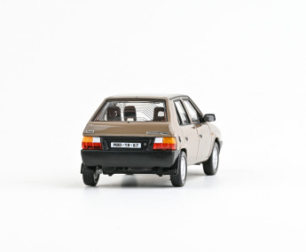 1:43 Škoda Favorit 136L (1988) - Hnedá Kamenná